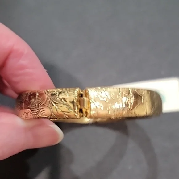 1928 Gold Floral Bangle Bracelet - Picture 3 of 5